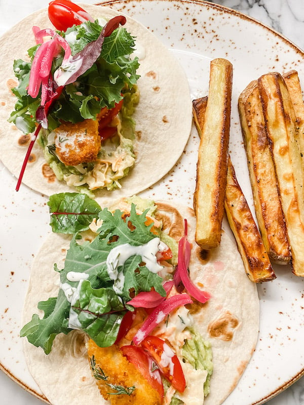 Fish finger tacos served with chips