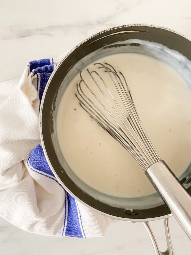A finished all-in-one white sauce